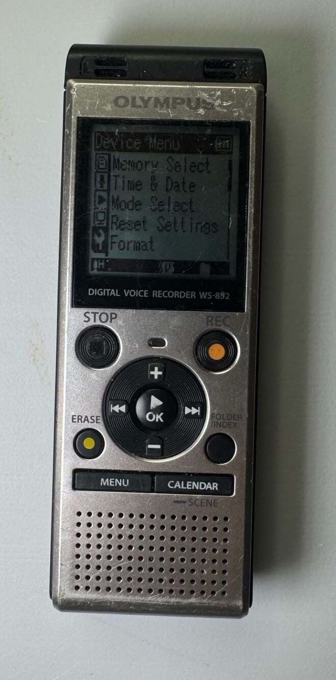 OLYMPUS / OM SYSTEM - WS-852 4GB Digital Voice Recorder - Silver